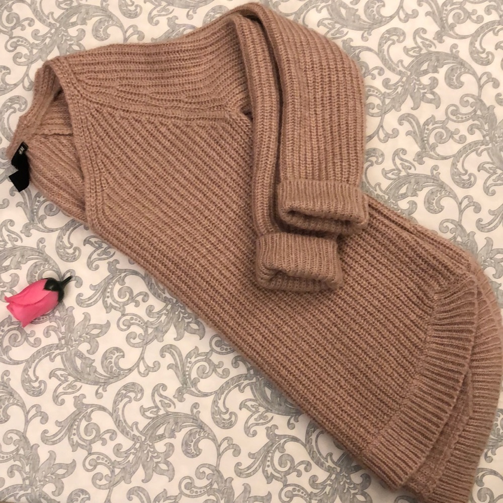 Cute V neck H&M’s M sweater